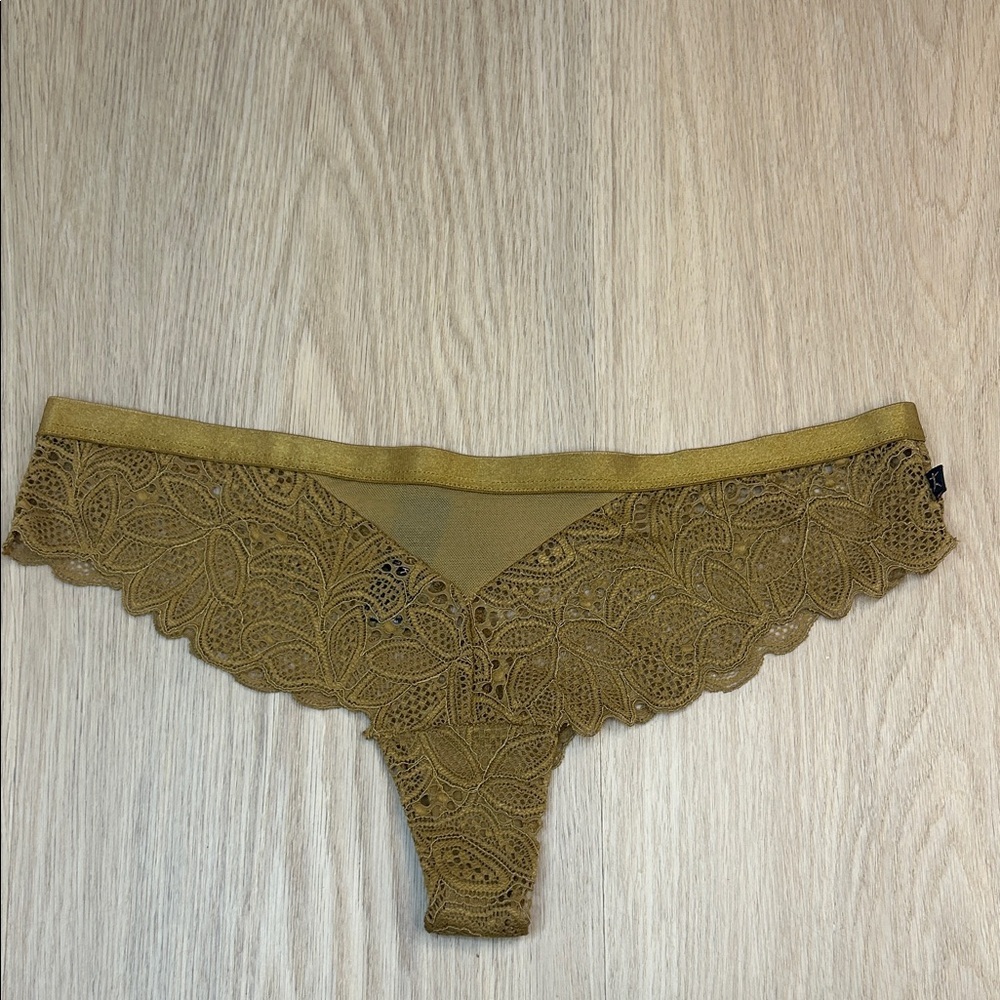 Danskin Lace Cheeky Panty S